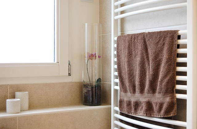 wall mounted towel rack